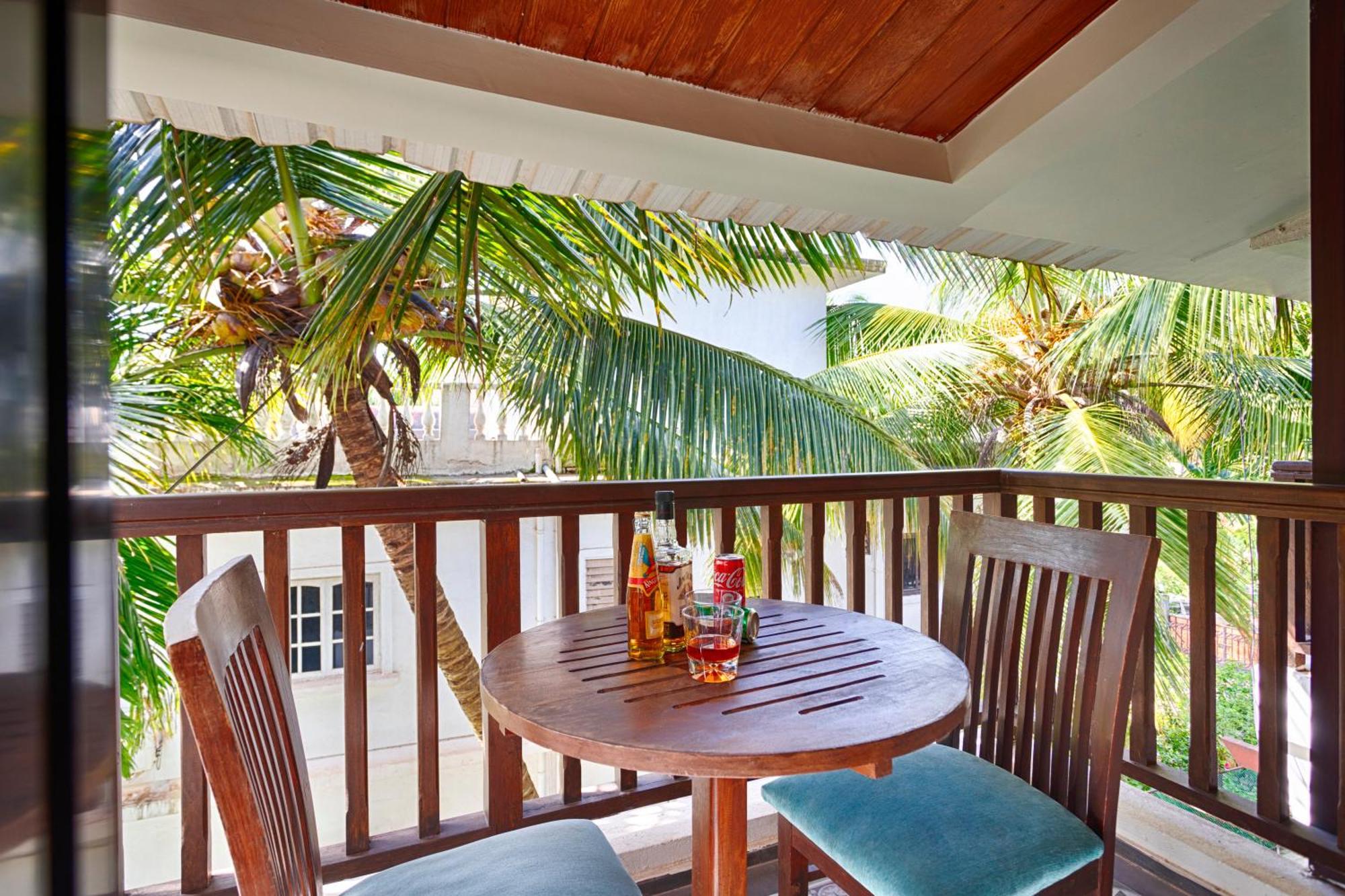 Premium Room with Living Area and Balcony